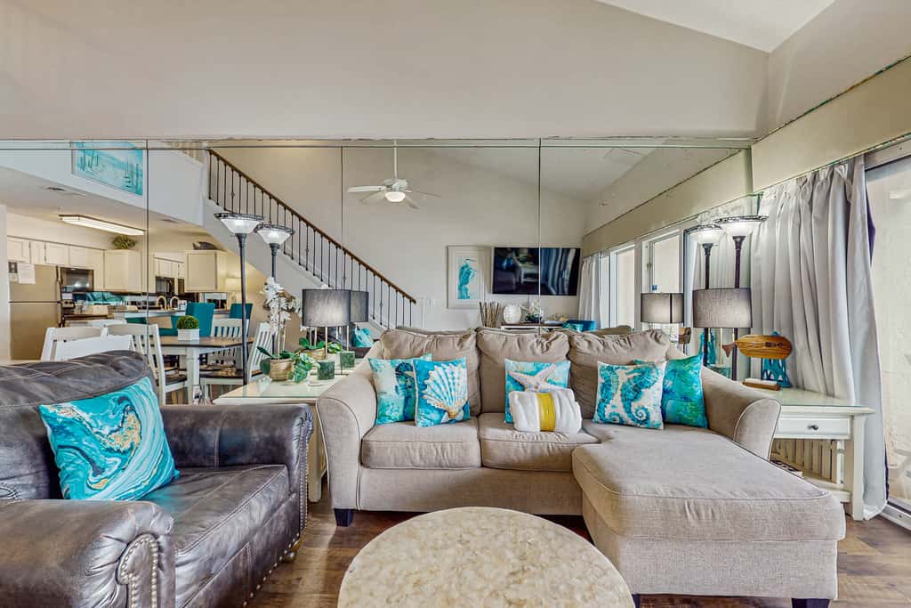 Gulf-front third-floor condo with WiFi, pool, beach boardwalk & central AC