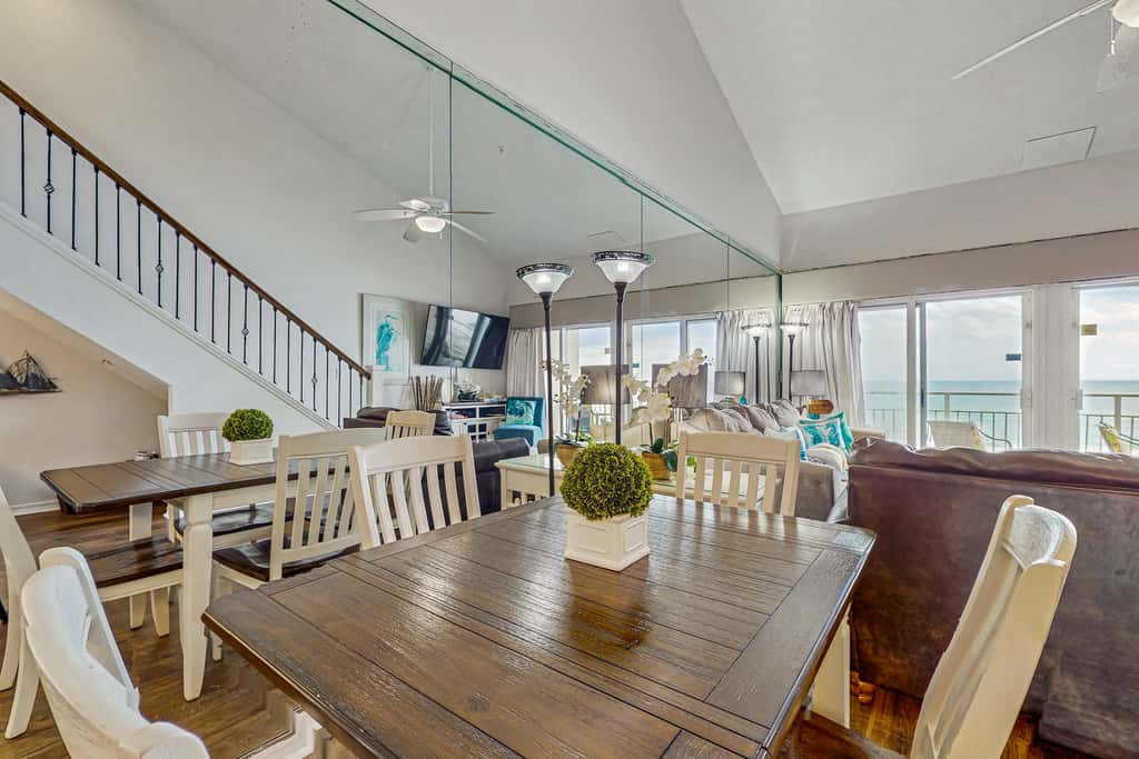 Gulf-front third-floor condo with WiFi, pool, beach boardwalk & central AC