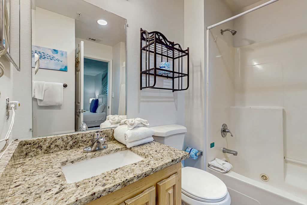 Gulf-front third-floor condo with WiFi, pool, beach boardwalk & central AC