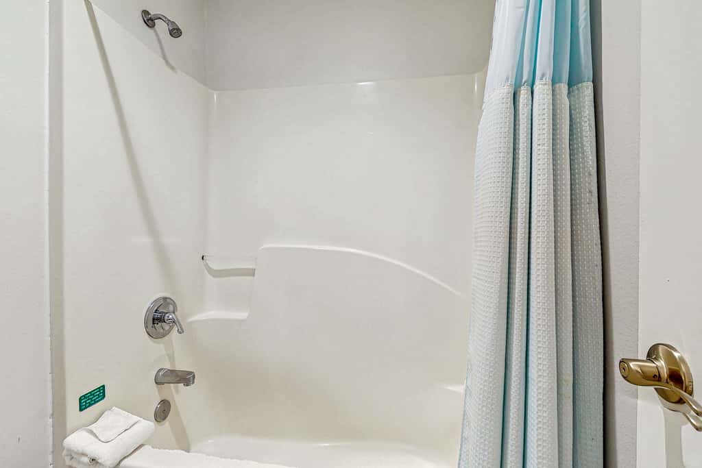Gulf-front third-floor condo with WiFi, pool, beach boardwalk & central AC
