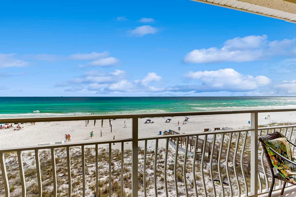 Gulf-front third-floor condo with WiFi, pool, beach boardwalk & central AC