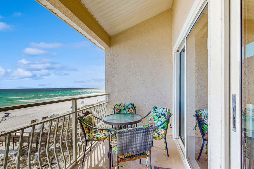 Gulf-front third-floor condo with WiFi, pool, beach boardwalk & central AC