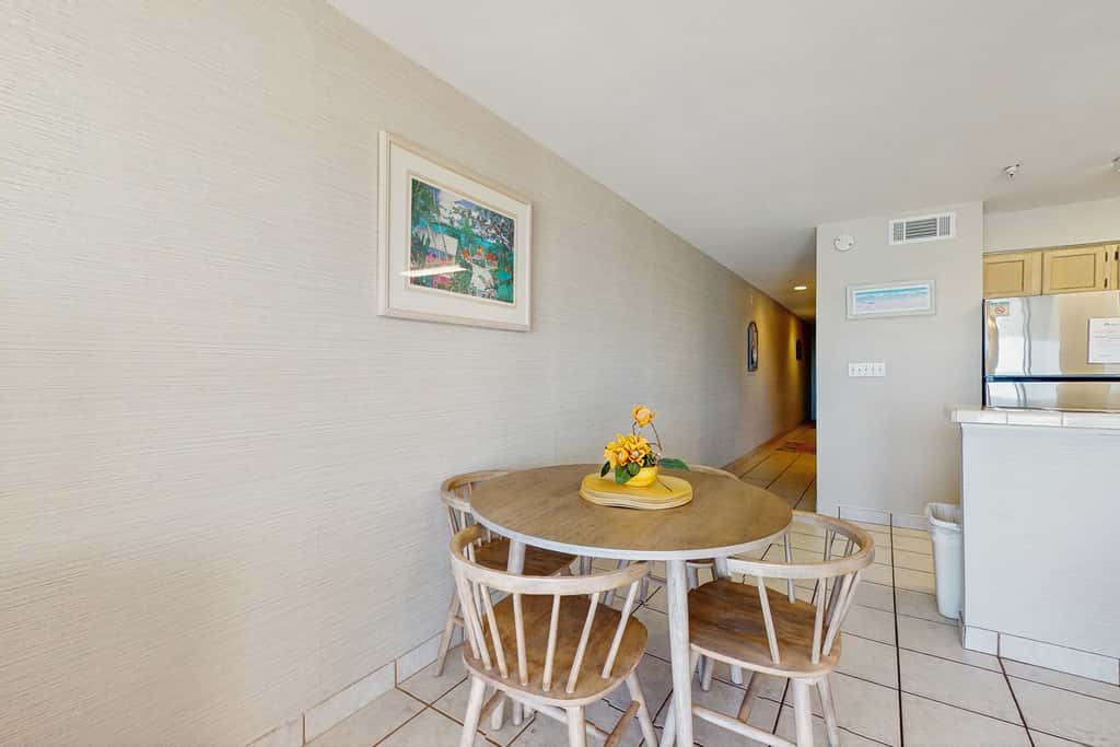 2nd Floor Gulf Front Condo, Complimentary Beach Equipment, Nearby Shops & Dining