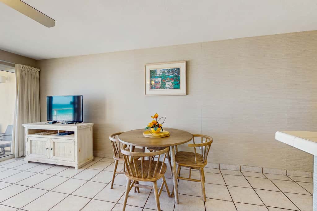 2nd Floor Gulf Front Condo, Complimentary Beach Equipment, Nearby Shops & Dining