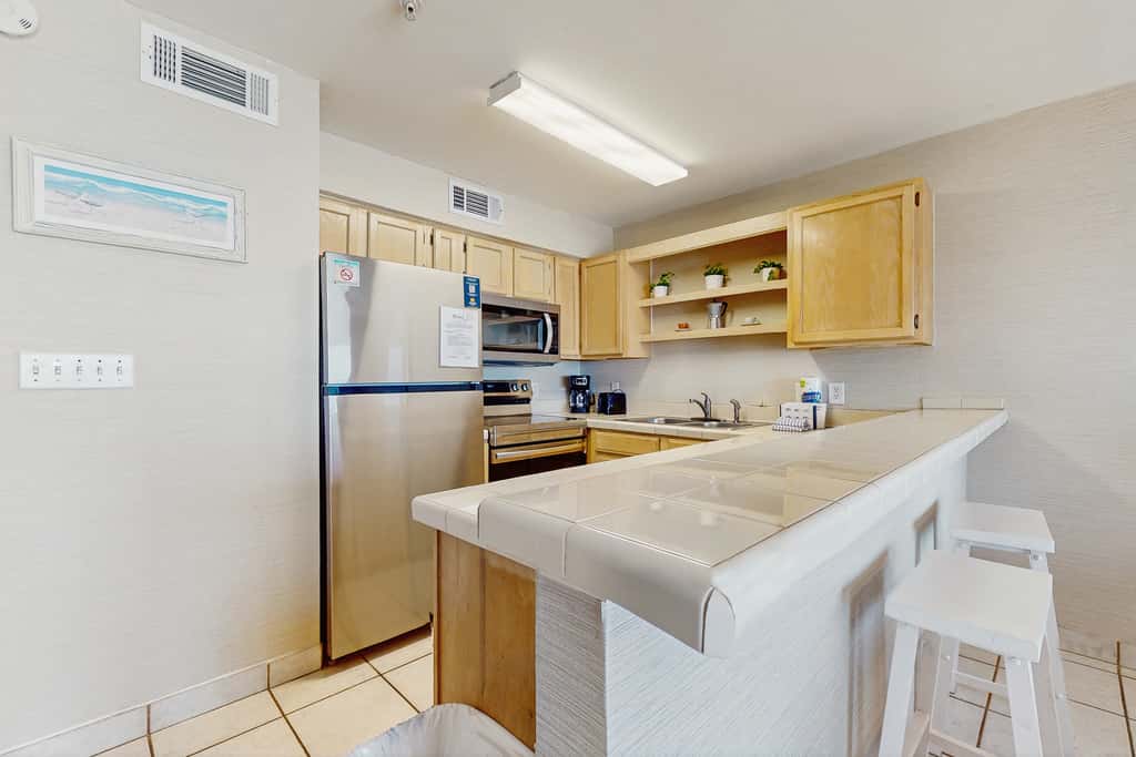 2nd Floor Gulf Front Condo, Complimentary Beach Equipment, Nearby Shops & Dining