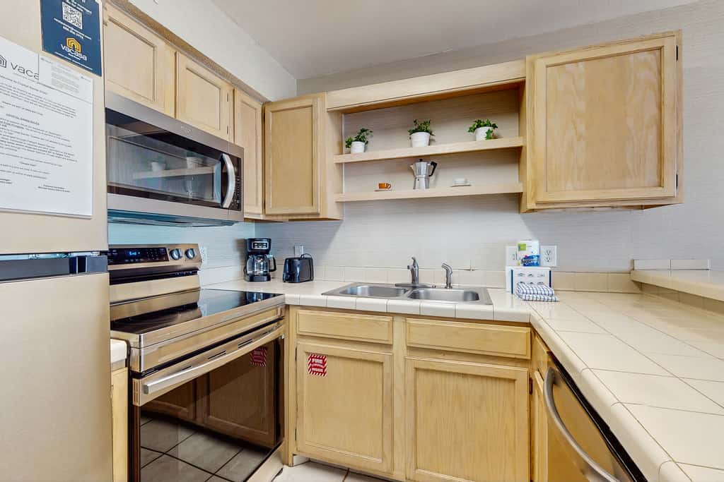 2nd Floor Gulf Front Condo, Complimentary Beach Equipment, Nearby Shops & Dining