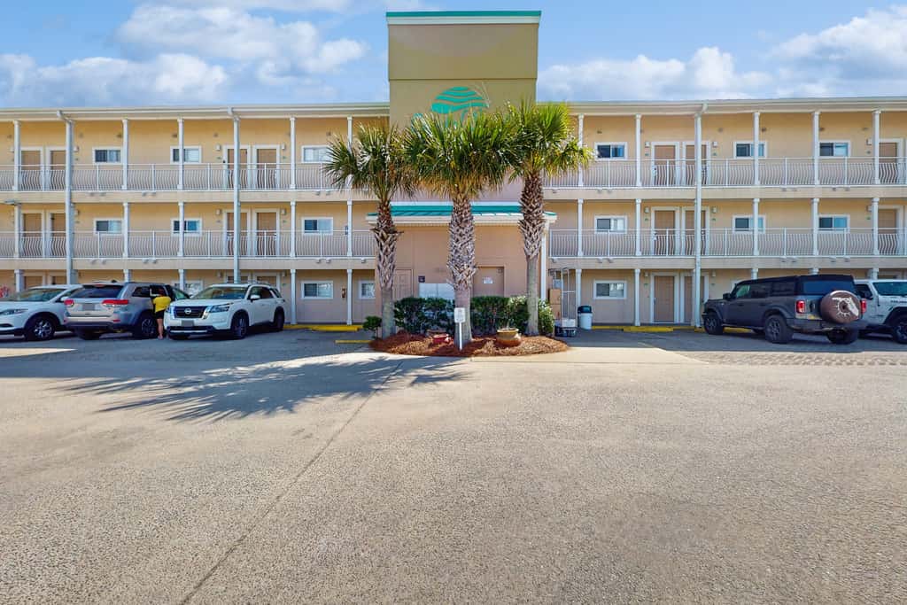 2nd Floor Gulf Front Condo, Complimentary Beach Equipment, Nearby Shops & Dining