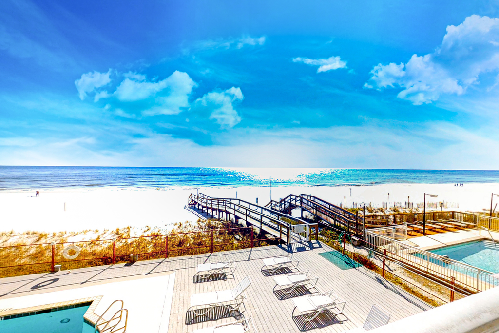 Beachfront Condo w/ Gulf View, Balcony, WiFi & Shared Outdoor Pool/Gym