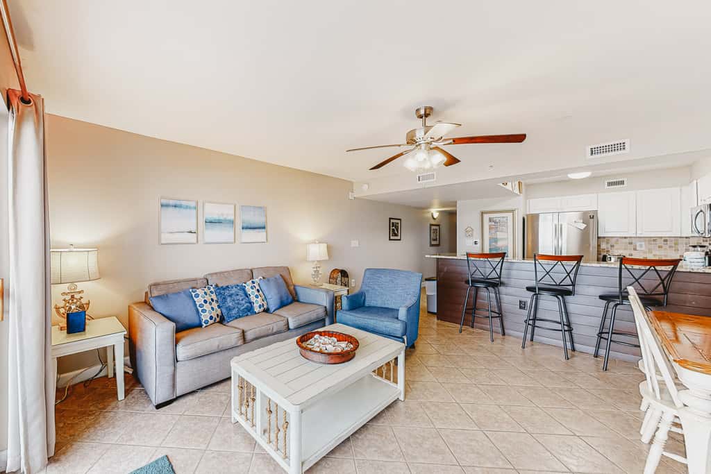 Waterfront Gem - Shared Pool, Beach Access, Free WiFi, Washer&Dryer & Central AC
