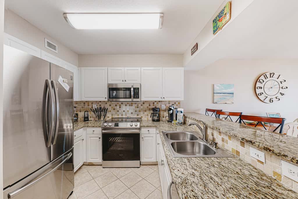 Waterfront Gem - Shared Pool, Beach Access, Free WiFi, Washer&Dryer & Central AC