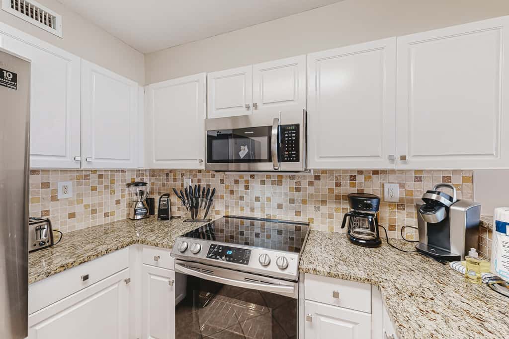 Waterfront Gem - Shared Pool, Beach Access, Free WiFi, Washer&Dryer & Central AC