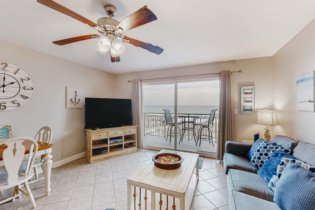 Waterfront Gem - Shared Pool, Beach Access, Free WiFi, Washer&Dryer & Central AC