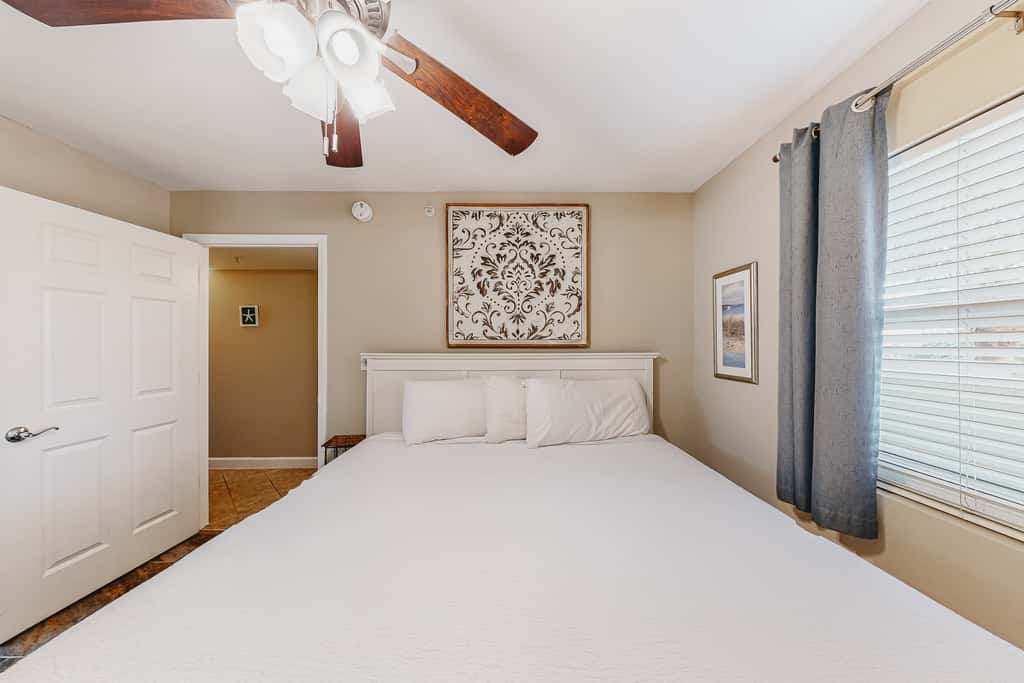 Waterfront Gem - Shared Pool, Beach Access, Free WiFi, Washer&Dryer & Central AC