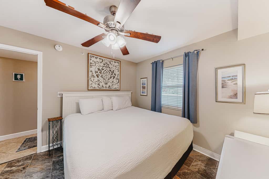 Waterfront Gem - Shared Pool, Beach Access, Free WiFi, Washer&Dryer & Central AC
