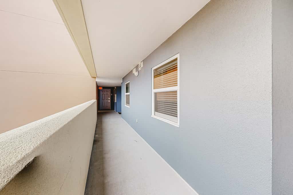 Waterfront Gem - Shared Pool, Beach Access, Free WiFi, Washer&Dryer & Central AC