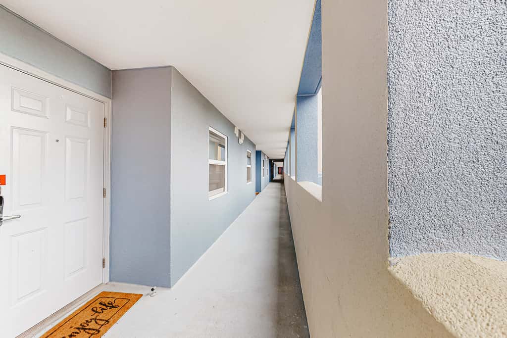 Waterfront Gem - Shared Pool, Beach Access, Free WiFi, Washer&Dryer & Central AC