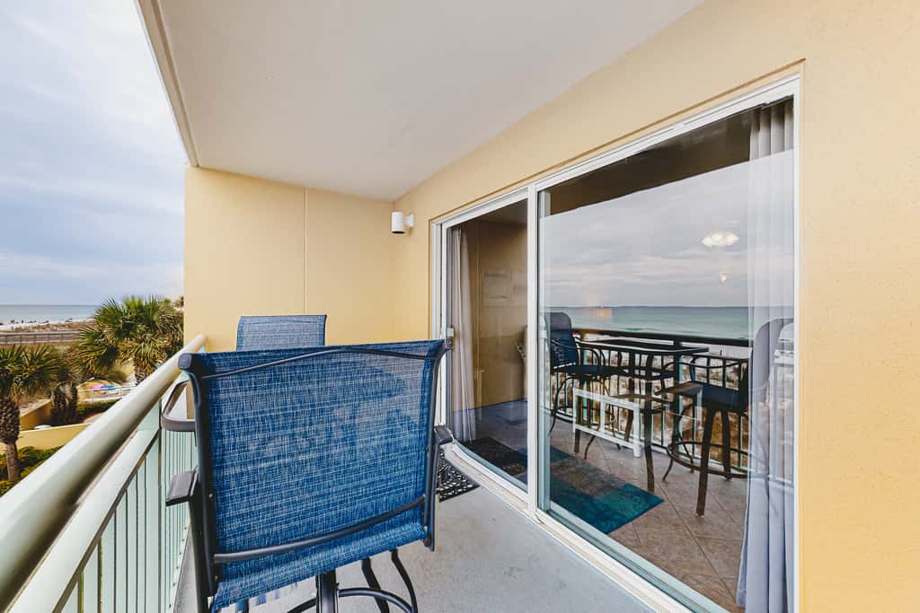 Waterfront Gem - Shared Pool, Beach Access, Free WiFi, Washer&Dryer & Central AC