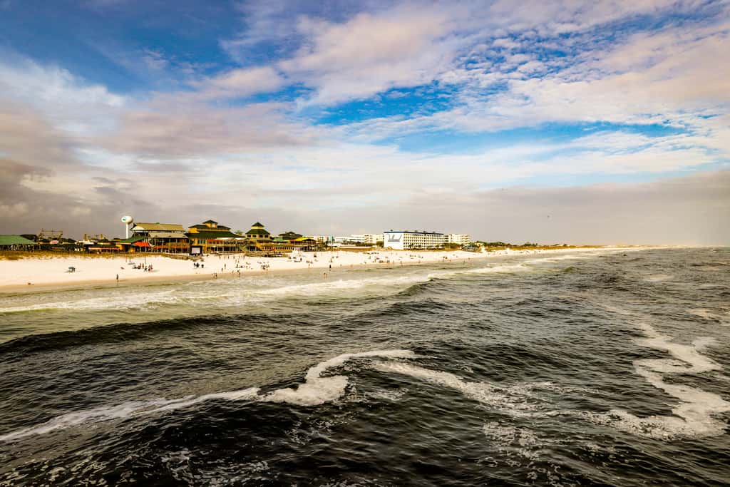 Waterfront Gem - Shared Pool, Beach Access, Free WiFi, Washer&Dryer & Central AC