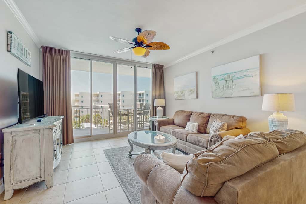 5th-Floor Condo w Pool & Ocean Views, Balcony, Shared Outdoor Pool, Hot Tub, Gym
