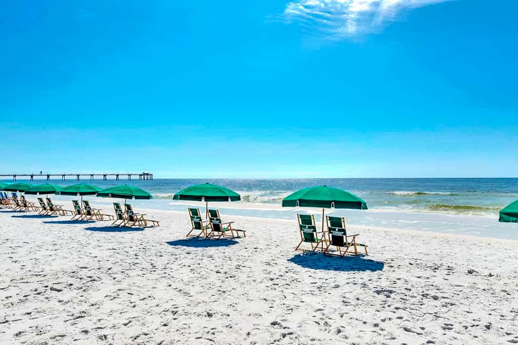 5th-Floor Condo w Pool & Ocean Views, Balcony, Shared Outdoor Pool, Hot Tub, Gym