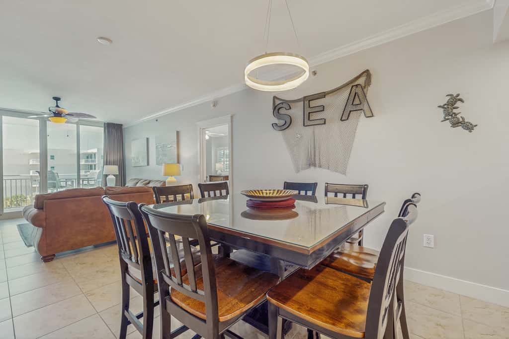 5th-Floor Condo w Pool & Ocean Views, Balcony, Shared Outdoor Pool, Hot Tub, Gym