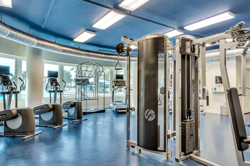 5th-Floor Condo w Pool & Ocean Views, Balcony, Shared Outdoor Pool, Hot Tub, Gym