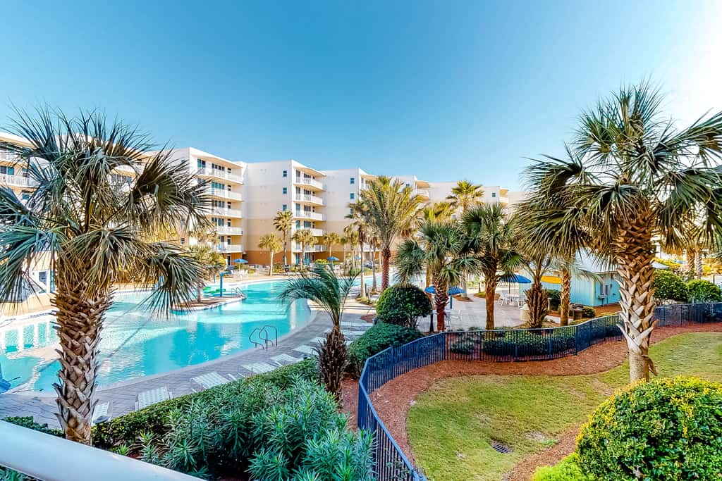 5th-Floor Condo w Pool & Ocean Views, Balcony, Shared Outdoor Pool, Hot Tub, Gym