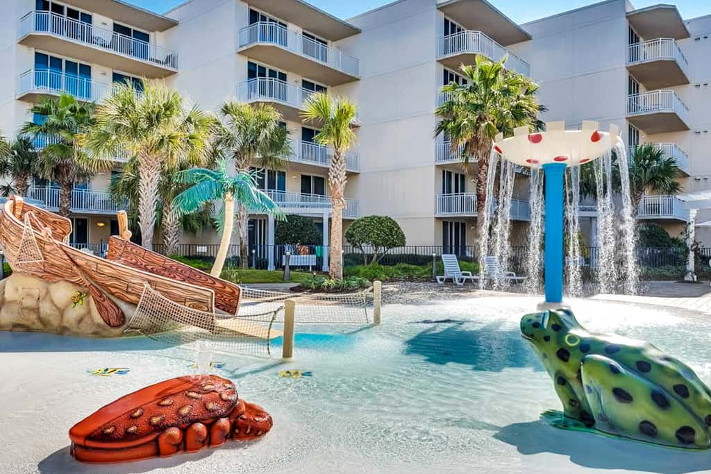 5th-Floor Condo w Pool & Ocean Views, Balcony, Shared Outdoor Pool, Hot Tub, Gym