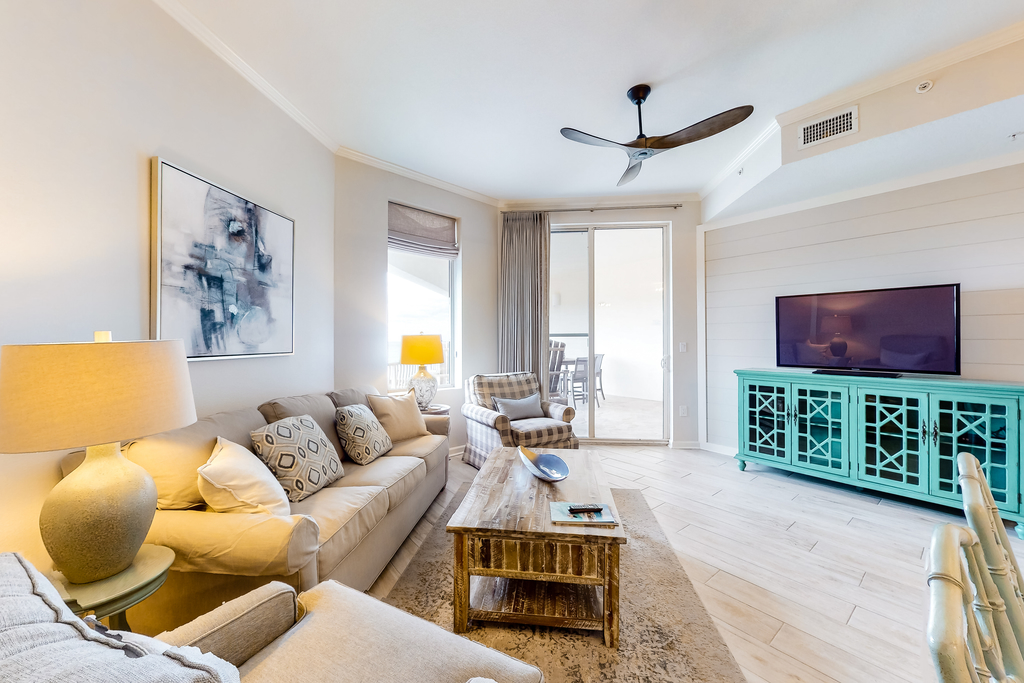 Stunning 4th-floor condo with pool, tennis, pickleball, ocean & beach view