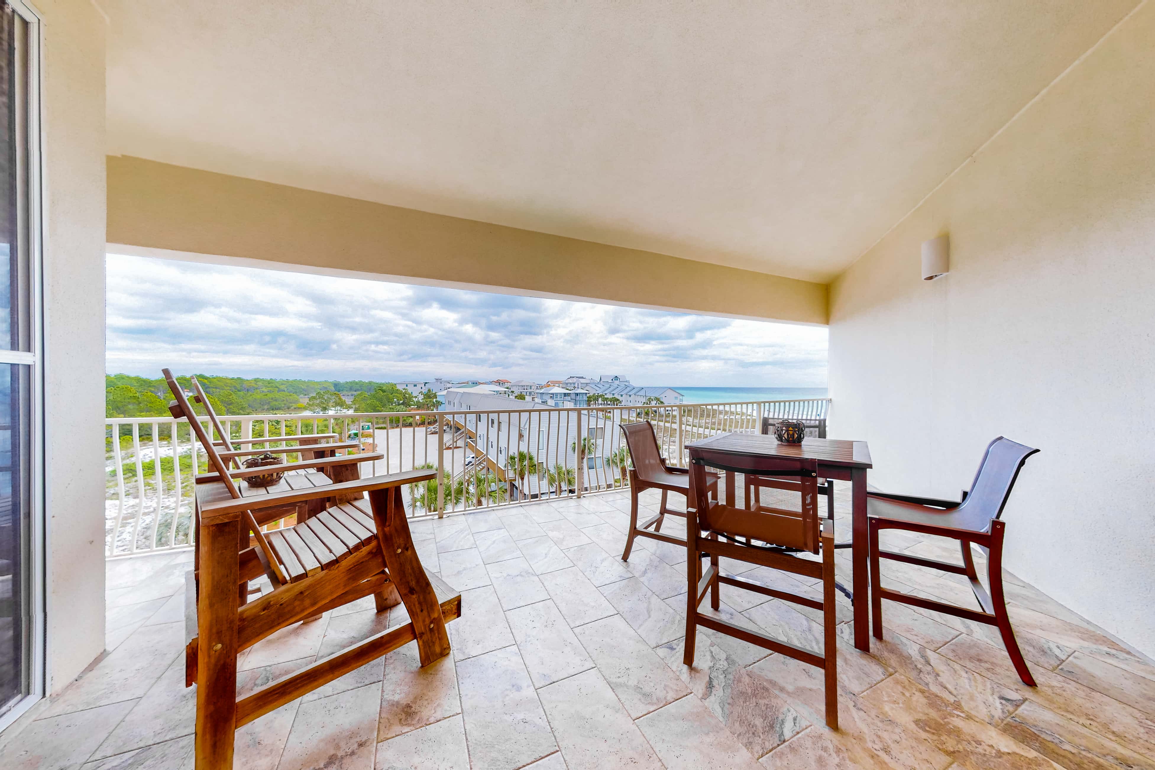 Stunning 4th-floor condo with pool, tennis, pickleball, ocean & beach view