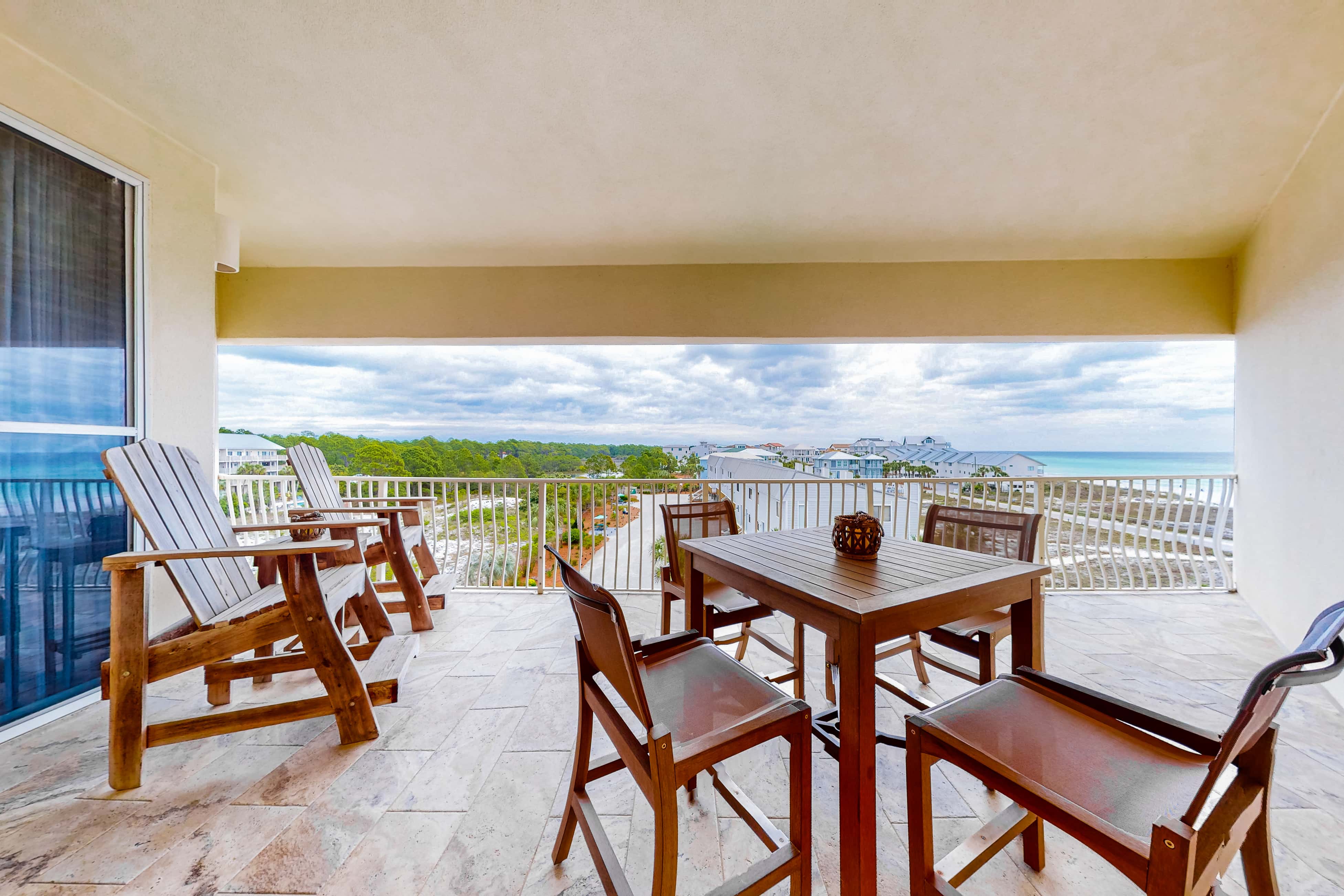 Stunning 4th-floor condo with pool, tennis, pickleball, ocean & beach view