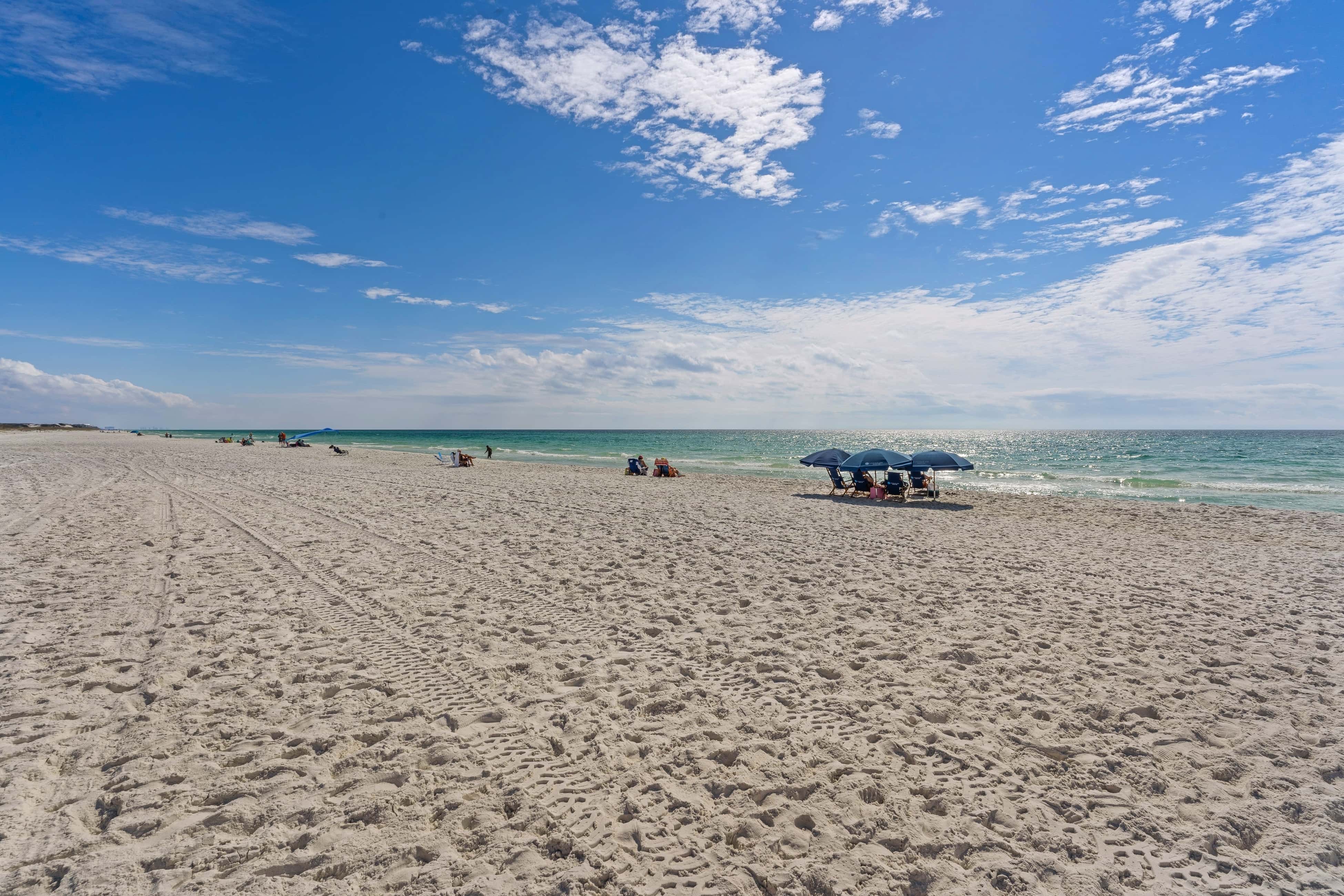 Stunning 4th-floor condo with pool, tennis, pickleball, ocean & beach view