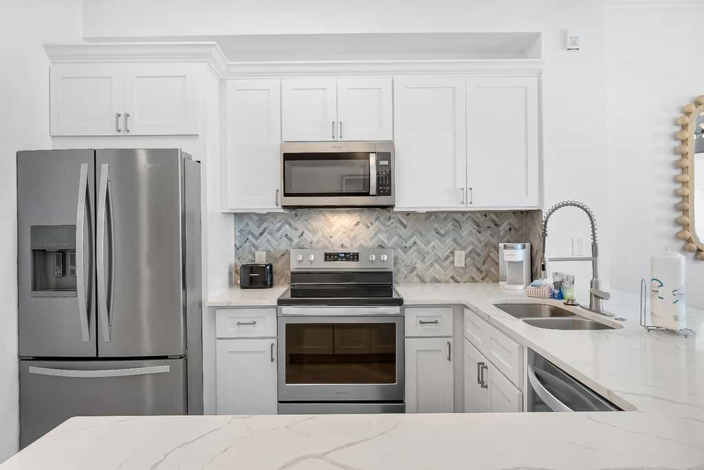 Dune it Right -Completely Updated with beach access, pool, hot tub, tennis, pickleball & gym