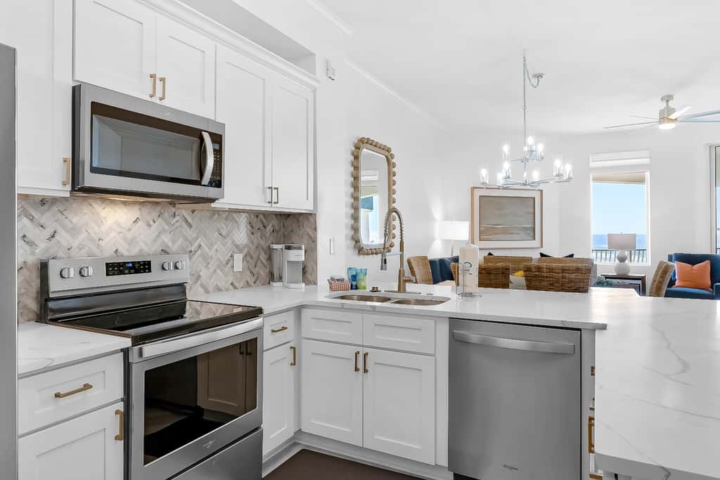 Dune it Right -Completely Updated with beach access, pool, hot tub, tennis, pickleball & gym