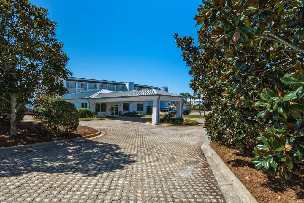 Dune it Right -Completely Updated with beach access, pool, hot tub, tennis, pickleball & gym