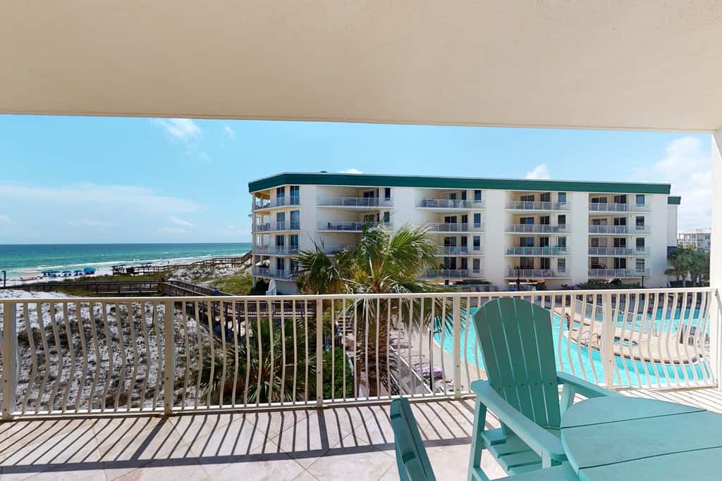 Coastal condo with beach, pool, hot tub, sauna, tennis, bikes, W&D, & central AC