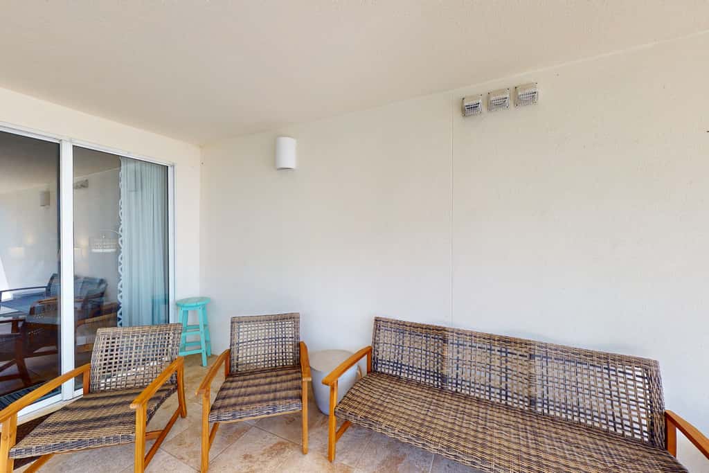 Coastal condo with beach, pool, hot tub, sauna, tennis, bikes, W&D, & central AC