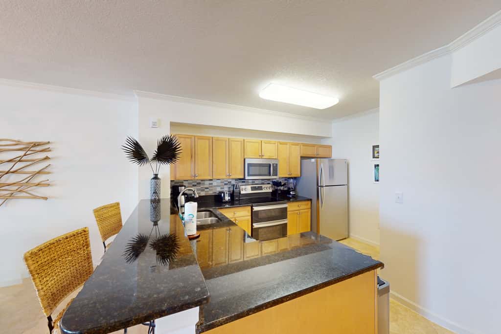 Coastal condo with beach, pool, hot tub, sauna, tennis, bikes, W&D, & central AC