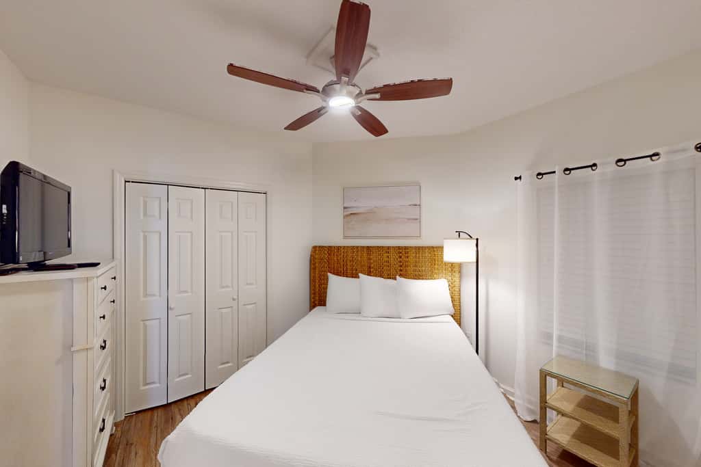 Coastal condo with beach, pool, hot tub, sauna, tennis, bikes, W&D, & central AC