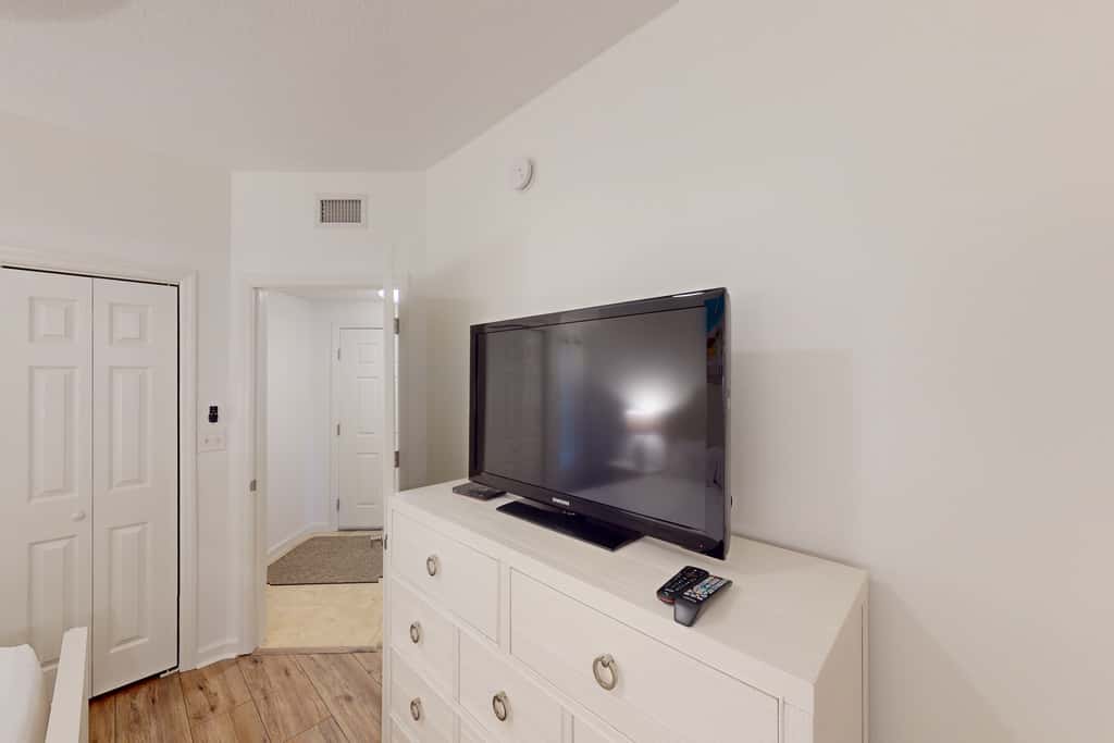 Coastal condo with beach, pool, hot tub, sauna, tennis, bikes, W&D, & central AC