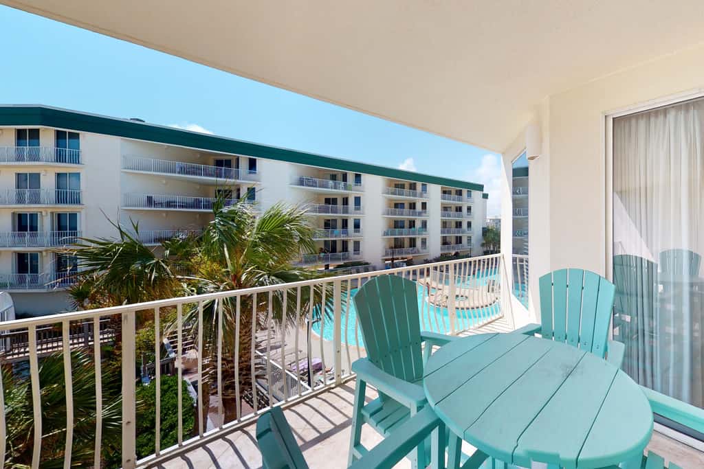Coastal condo with beach, pool, hot tub, sauna, tennis, bikes, W&D, & central AC
