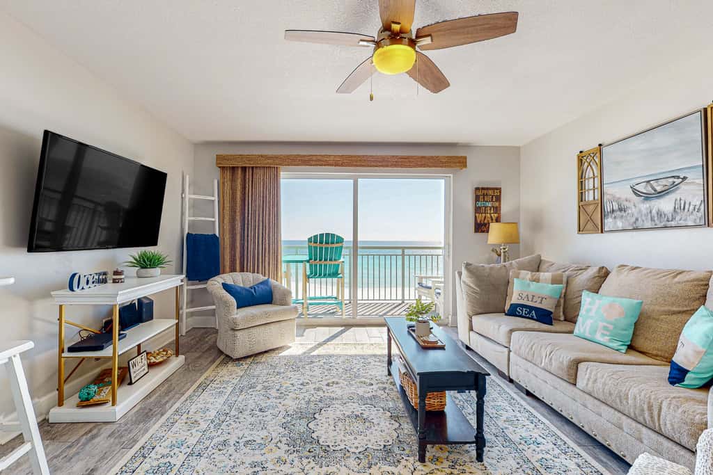 Oceanfront condo with pool, hot tub, central AC, washer&dryer, & fitness room