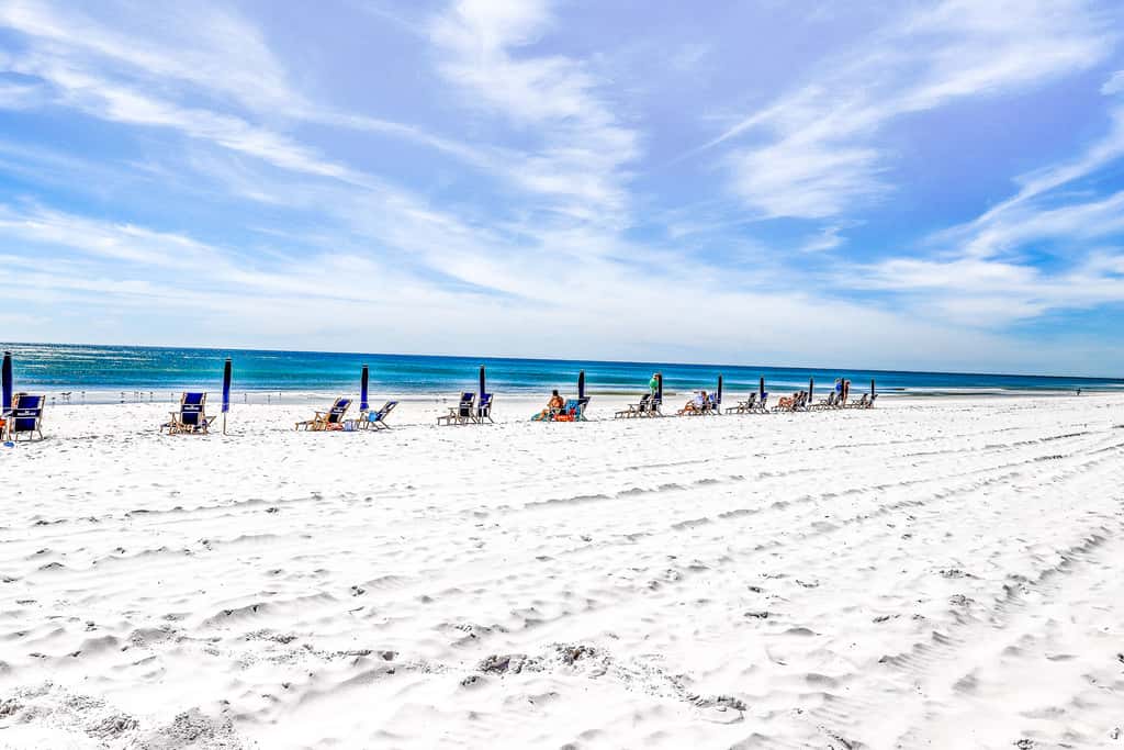 Oceanfront condo with pool, hot tub, central AC, washer&dryer, & fitness room