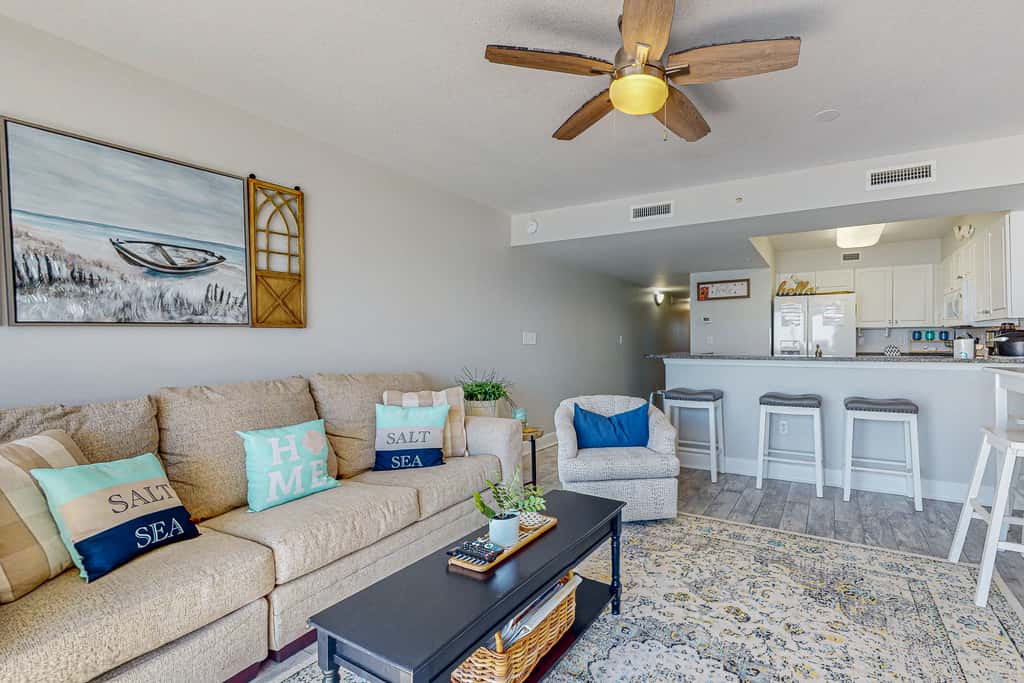 Oceanfront condo with pool, hot tub, central AC, washer&dryer, & fitness room