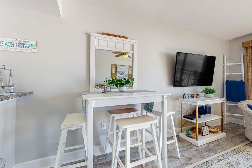 Oceanfront condo with pool, hot tub, central AC, washer&dryer, & fitness room
