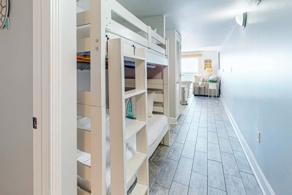 Oceanfront condo with pool, hot tub, central AC, washer&dryer, & fitness room