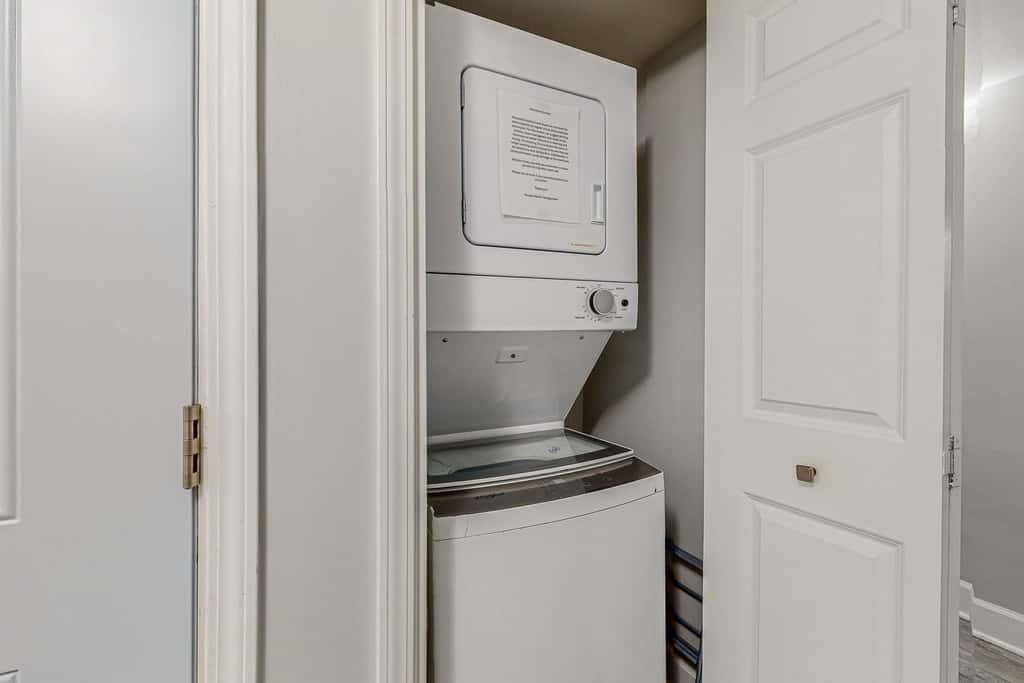 Oceanfront condo with pool, hot tub, central AC, washer&dryer, & fitness room