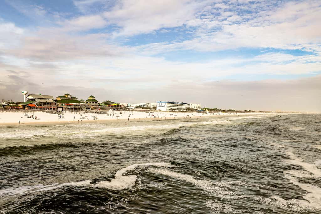 Oceanfront condo with pool, hot tub, central AC, washer&dryer, & fitness room