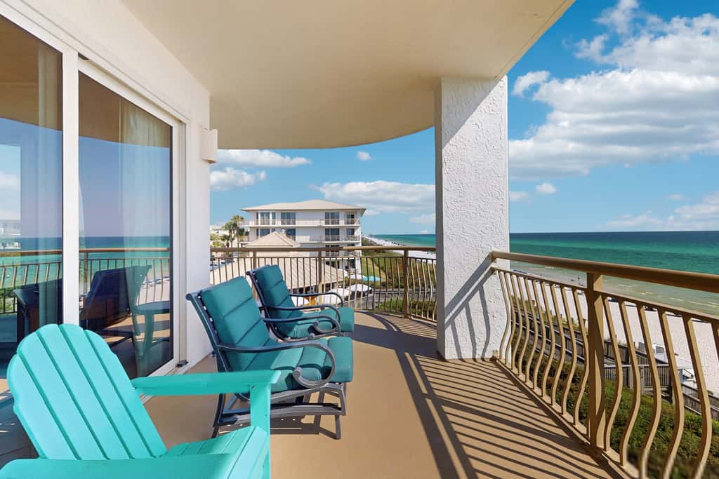 Gulf front condo with beach access, pool, hot tub, tennis & pickleball