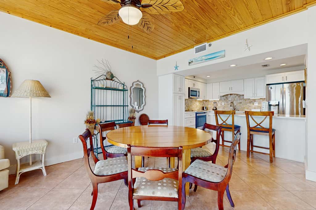 Gulf front condo with beach access, pool, hot tub, tennis & pickleball